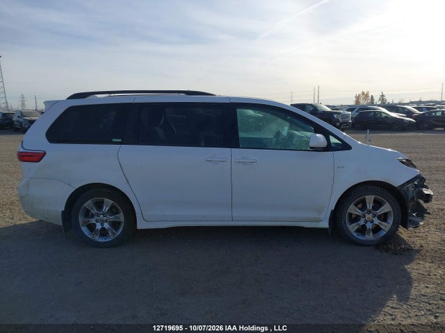 12719695 :رقم المزاد ، 5TDJZ3DC7JS206267 vin ، 2018 Toyota Sienna Le مزاد بيع