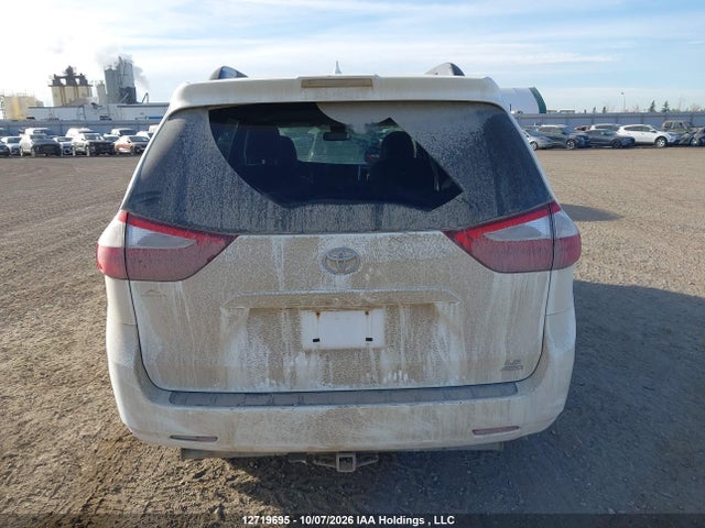 12719695 :رقم المزاد ، 5TDJZ3DC7JS206267 vin ، 2018 Toyota Sienna Le مزاد بيع