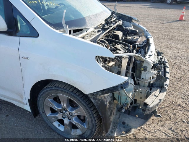 12719695 :رقم المزاد ، 5TDJZ3DC7JS206267 vin ، 2018 Toyota Sienna Le مزاد بيع