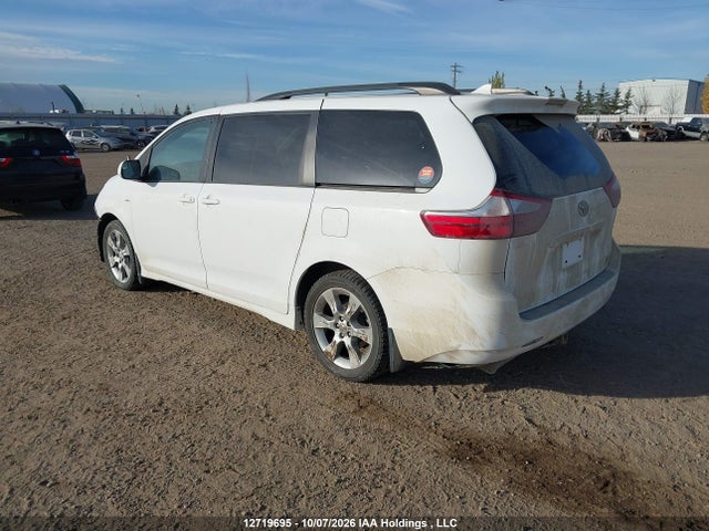 12719695 :رقم المزاد ، 5TDJZ3DC7JS206267 vin ، 2018 Toyota Sienna Le مزاد بيع
