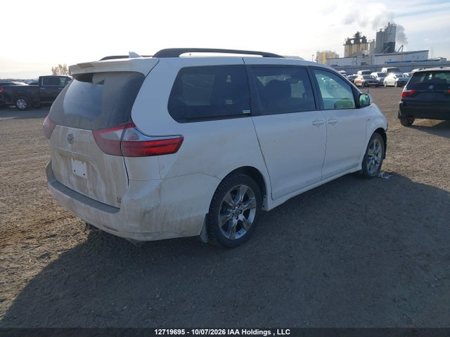12719695 :رقم المزاد ، 5TDJZ3DC7JS206267 vin ، 2018 Toyota Sienna Le مزاد بيع