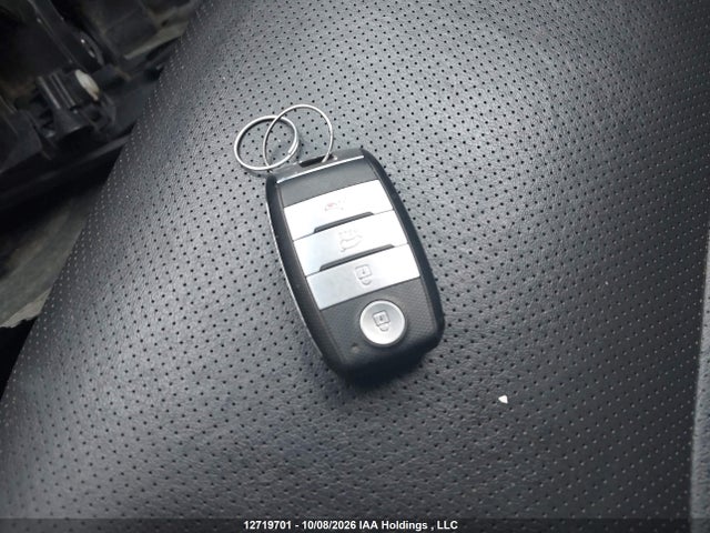12719701 :رقم المزاد ، KNAHU8A30F7122854 vin ، 2015 Kia Rondo مزاد بيع