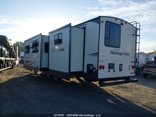 Forest River Heritage Glenn 2017 4X4TWBF22HU014092 Image 3