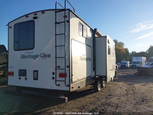 Forest River Heritage Glenn 2017 4X4TWBF22HU014092 Image 4