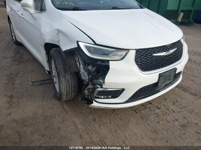 Auction sale of the 2022 Chrysler Pacifica Touring-l, vin: 2C4RC1BG6NR213482, lot number: 12719750