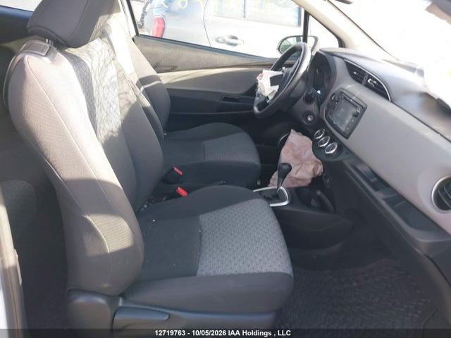 VNKJTUD38GA059381 Toyota Yaris L/le