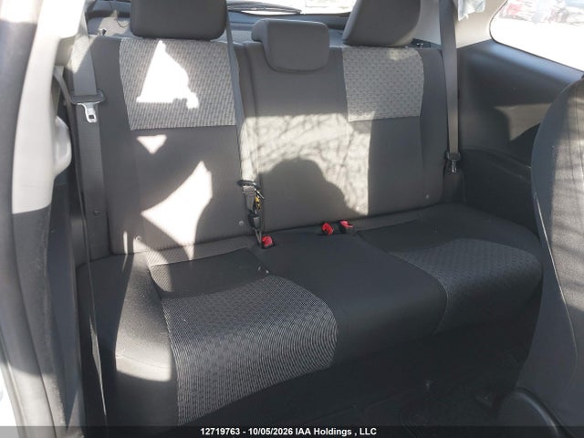 VNKJTUD38GA059381 Toyota Yaris L/le