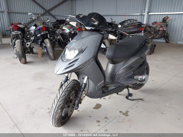 Piaggio Vespa 2020 ZAPC506B3L4003395 Image 2