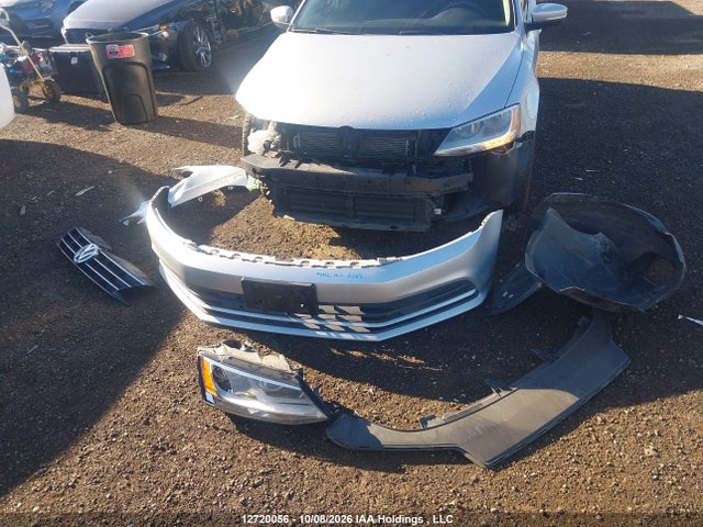 3VWD07AJXFM422555 Volkswagen Jetta 1.8 Tsi Comfortline/1.8 Tsi Trendline+