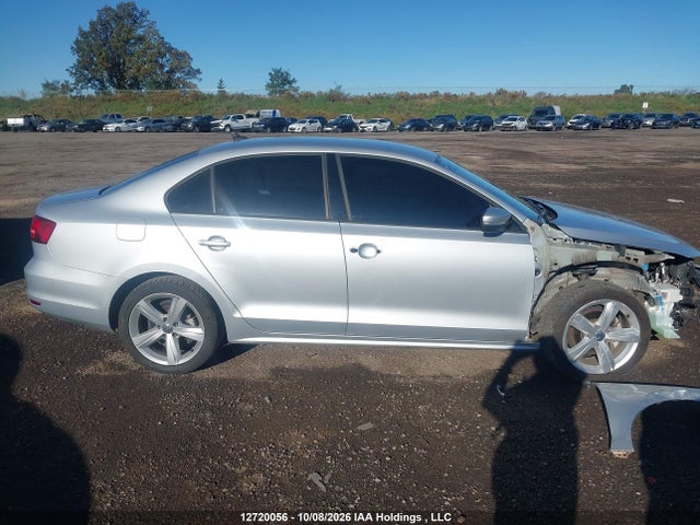 3VWD07AJXFM422555 Volkswagen Jetta 1.8 Tsi Comfortline/1.8 Tsi Trendline+
