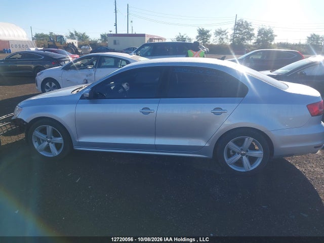 3VWD07AJXFM422555 Volkswagen Jetta 1.8 Tsi Comfortline/1.8 Tsi Trendline+