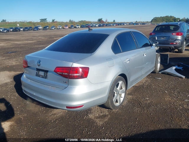 3VWD07AJXFM422555 Volkswagen Jetta 1.8 Tsi Comfortline/1.8 Tsi Trendline+