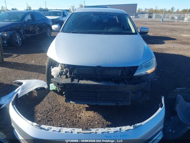 3VWD07AJXFM422555 Volkswagen Jetta 1.8 Tsi Comfortline/1.8 Tsi Trendline+