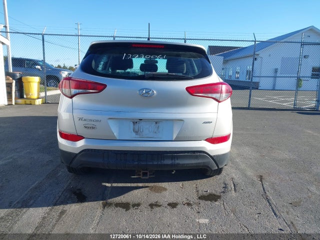 Hyundai Tucson Base 2.0l 2018 KM8J2CA43JU761483 Image 16