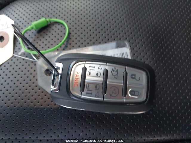 Chrysler Pacifica Limited 2026 2C4RC1GG5TR244227 Image 11