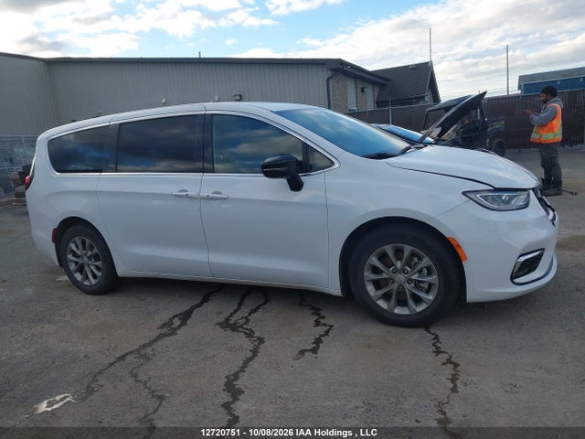 Chrysler Pacifica Limited 2026 2C4RC1GG5TR244227 Image 12