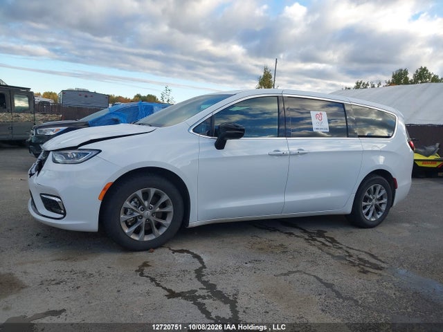 Chrysler Pacifica Limited 2026 2C4RC1GG5TR244227 Image 13