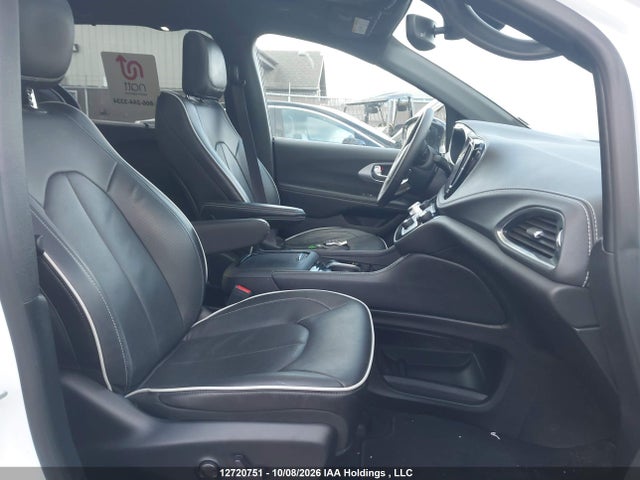 Chrysler Pacifica Limited 2026 2C4RC1GG5TR244227 Image 5