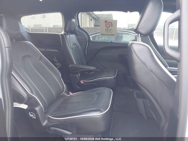 Chrysler Pacifica Limited 2026 2C4RC1GG5TR244227 Image 8