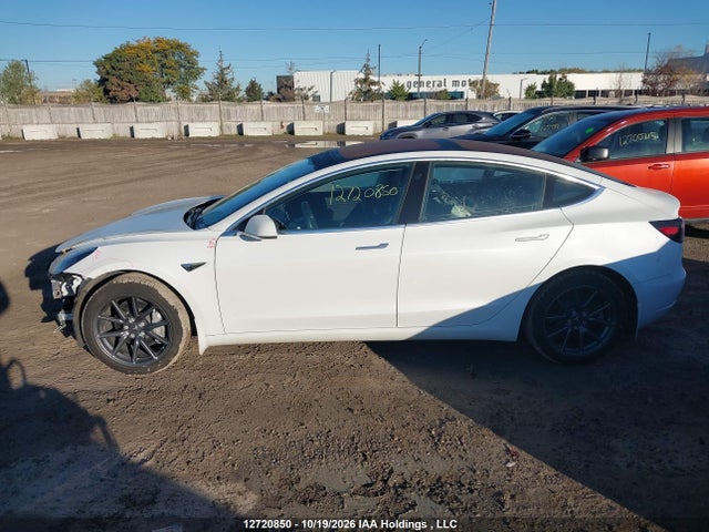 12720850 :رقم المزاد ، 5YJ3E1EA7JF023249 vin ، 2018 Tesla Model 3 Long Range/mid Range مزاد بيع