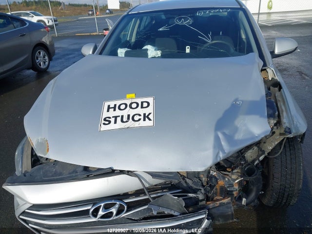 Hyundai ELANTRA SE 2018 5NPD74LF2JH327377 Image 10