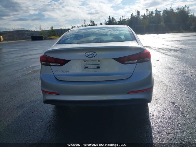 Hyundai ELANTRA SE 2018 5NPD74LF2JH327377 Image 16
