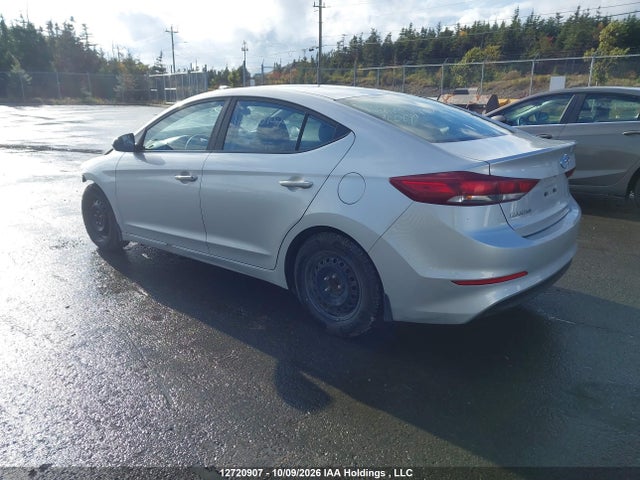 Hyundai ELANTRA SE 2018 5NPD74LF2JH327377 Image 3