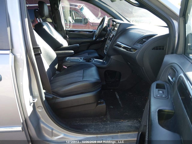 Продажа на аукционе авто 2015 Chrysler Town & Country S, vin: 2C4RC1HG2FR714734, номер лота: 12720913