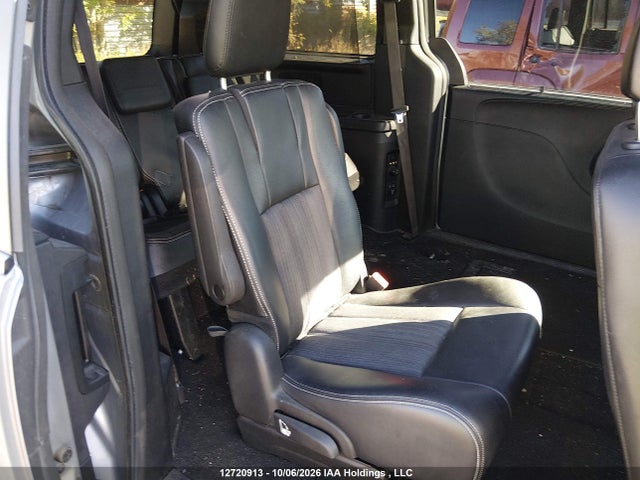 Продажа на аукционе авто 2015 Chrysler Town & Country S, vin: 2C4RC1HG2FR714734, номер лота: 12720913