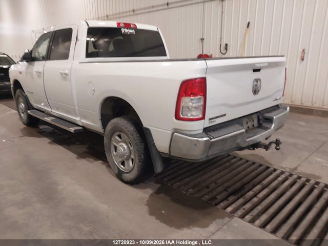 RAM 3500 Big Horn 2022 3C63R3DJ2NG243956 Image 3