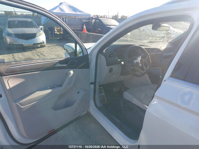 12721110 :رقم المزاد ، 3VV4B7AX7NM155909 vin ، 2022 Volkswagen Tiguan Sel R-line مزاد بيع