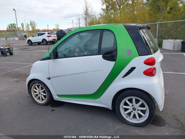 Smart Fortwo Electric Drive Passion 2014 WMEEJ9AA0EK780917 Image 15