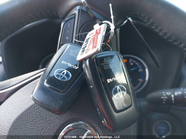 2T3RWRFV6MW124479 Toyota Rav4 Xle