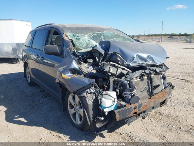 12711278 :رقم المزاد ، 5TDKK3DC4DS343132 vin ، 2013 Toyota Sienna Le مزاد بيع