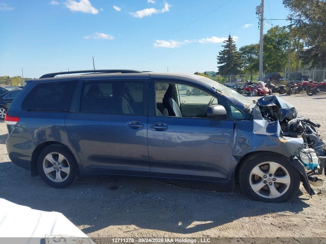 Продажа на аукционе авто 2013 Toyota Sienna Le, vin: 5TDKK3DC4DS343132, номер лота: 12711278