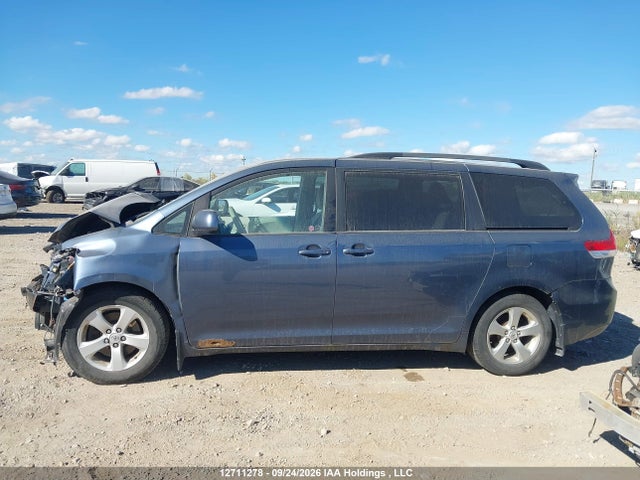 Продажа на аукционе авто 2013 Toyota Sienna Le, vin: 5TDKK3DC4DS343132, номер лота: 12711278