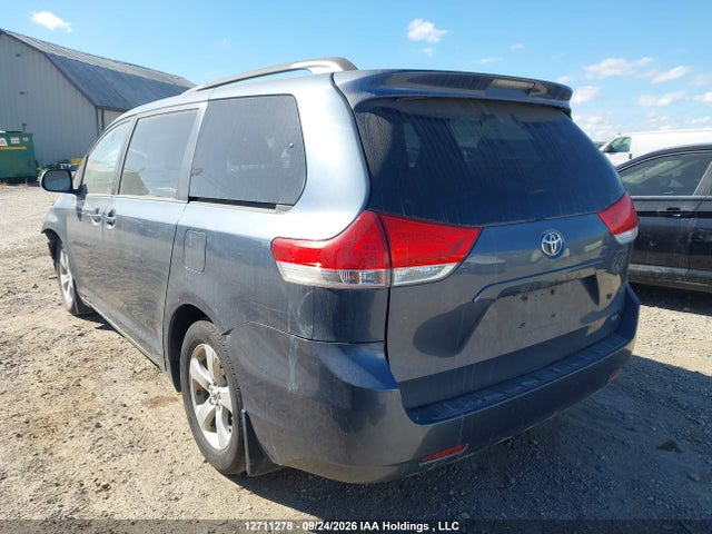 Продажа на аукционе авто 2013 Toyota Sienna Le, vin: 5TDKK3DC4DS343132, номер лота: 12711278