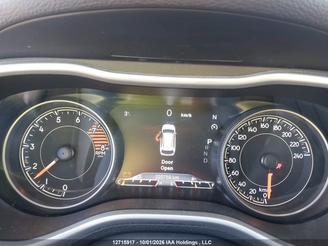 12715917 :رقم المزاد ، 1C4PJMBSXHD225516 vin ، 2017 Jeep Cherokee Trailhawk مزاد بيع