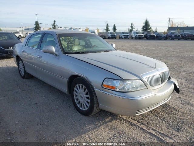 Продажа на аукционе авто 2005 Lincoln Town Car Signature Limited, vin: 1LNHM82W45Y663874, номер лота: 12721757