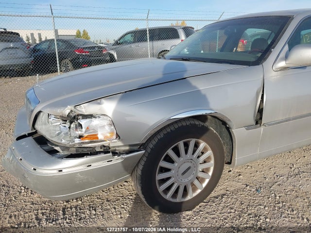2005 Lincoln Town Car Signature Limited მანქანა იყიდება აუქციონზე, vin: 1LNHM82W45Y663874, აუქციონის ნომერი: 12721757