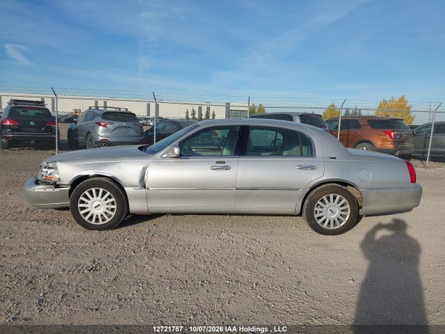 2005 Lincoln Town Car Signature Limited მანქანა იყიდება აუქციონზე, vin: 1LNHM82W45Y663874, აუქციონის ნომერი: 12721757