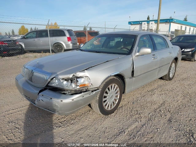 2005 Lincoln Town Car Signature Limited მანქანა იყიდება აუქციონზე, vin: 1LNHM82W45Y663874, აუქციონის ნომერი: 12721757