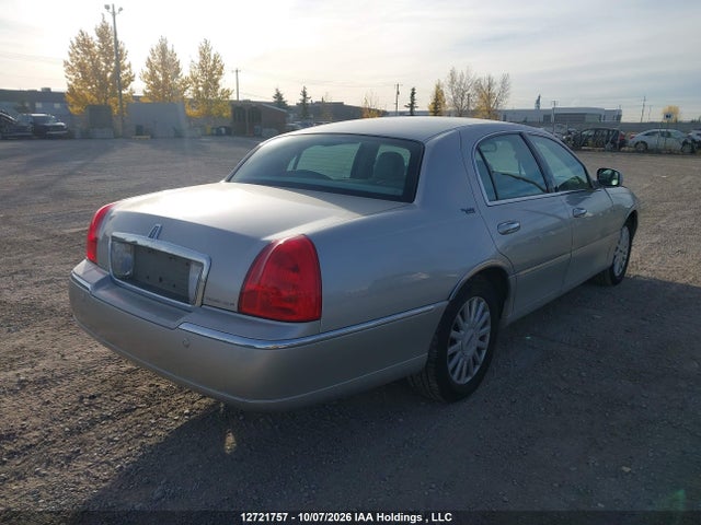 2005 Lincoln Town Car Signature Limited მანქანა იყიდება აუქციონზე, vin: 1LNHM82W45Y663874, აუქციონის ნომერი: 12721757
