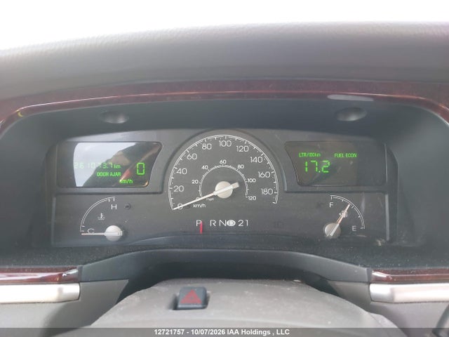 2005 Lincoln Town Car Signature Limited მანქანა იყიდება აუქციონზე, vin: 1LNHM82W45Y663874, აუქციონის ნომერი: 12721757