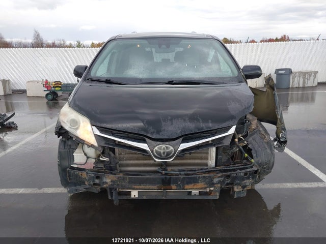 Toyota Sienna 2018 5TDKZ3DC6JS951726 Image 13