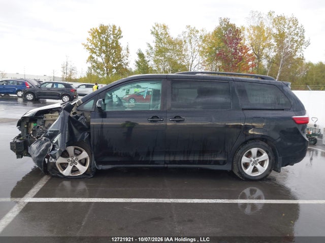 Toyota Sienna 2018 5TDKZ3DC6JS951726 Image 15