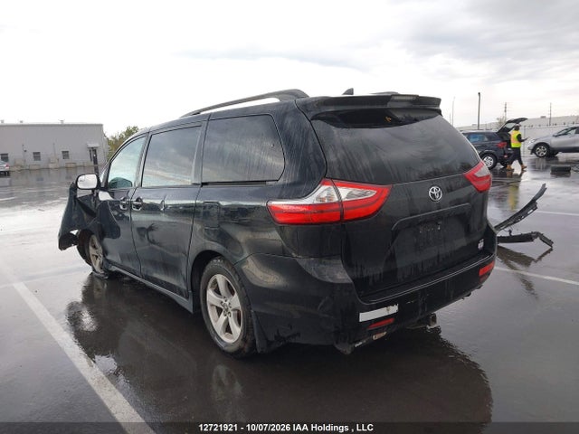 Toyota Sienna 2018 5TDKZ3DC6JS951726 Image 3
