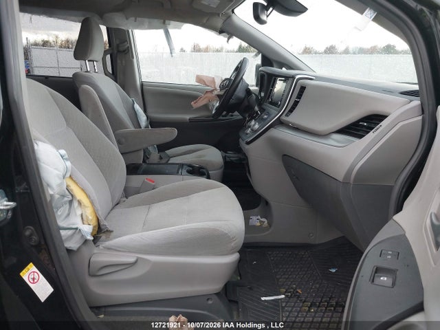 Toyota Sienna 2018 5TDKZ3DC6JS951726 Image 5