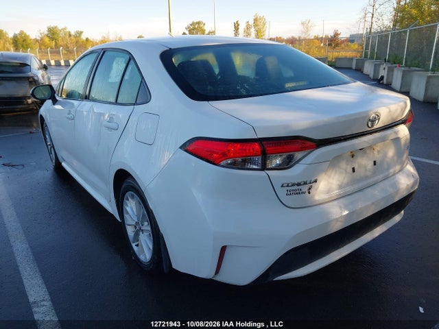 Toyota COROLLA LE 2022 5YFBPMBE2NP385269 Image 3