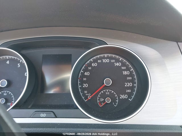12702600 :رقم المزاد ، 3VW217AUXHM038325 vin ، 2017 Volkswagen Golf 1.8 Tsi Comfortline/1.8 Tsi Highline/1.8 Tsi Trendline مزاد بيع